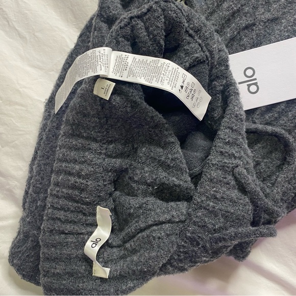 Alo Yoga Cable Knit Winter Bliss Pant Dark Heather Grey Sz L NWT - Picture 5 of 8